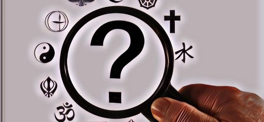 Ogah Beragama, Tujuh Artis Indonesia Ini Memilih Menganut Atheis