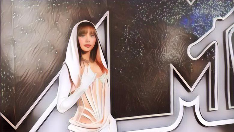 Lisa BLACKPINK Tuai Kritik Usai Wajahnya Dimakeup MUA Kylie Jenner di MTV VMAs
