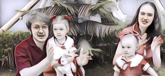 Nadine Chandrawinata Bagikan Momen Perayaan Natal Bersama Keluarga Kecil di Rumah