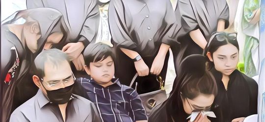 Ketegaran Mayangsari Hadiri Prosesi Pemakaman Ibunda Tercinta, Bambang Trihatmodjo Setia Mendampingi