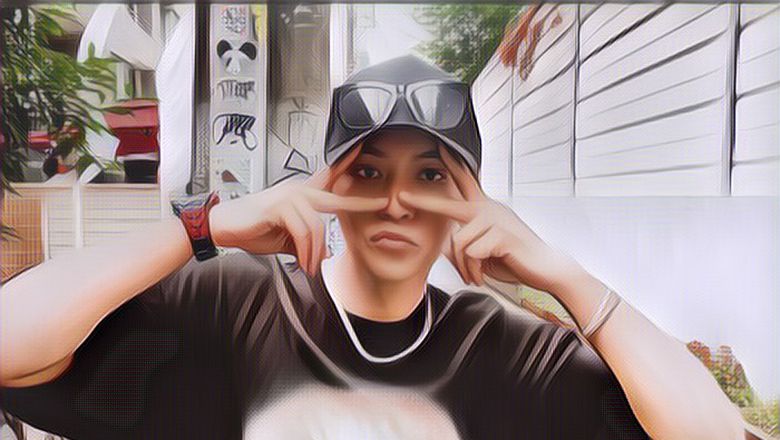 Sempat Jadi Member Boy Band, Pria Ini Kini Bikin Syok Karena Berpenampilan Wanita