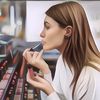 Gara-Gara Coba Lipstik di Toko Makeup, Wanita Ini Berujung Kena Herpes