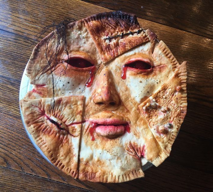 4. Pie ini kok bentuknya bisa kayak muka gini sih