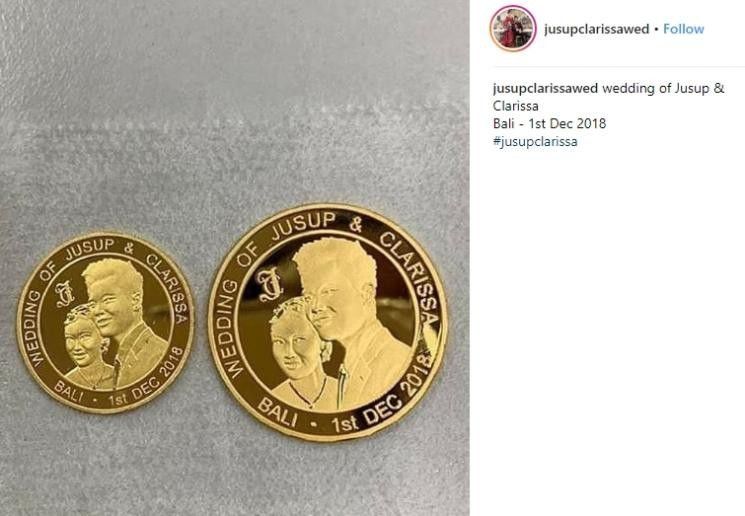 2. Suvenir Koin Emas