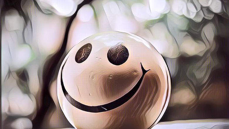 Meski Terlihat Sederhana, Tersenyum Punya Manfaat Kesehatan yang Tak Terduga!