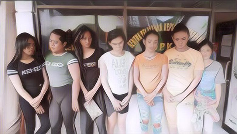 Oops! Ternyata Ini Sosok Artis Inisial R Yang Diisukan Pernah Jadi Simpanan Waria