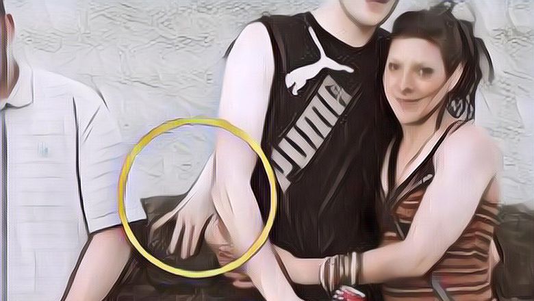 Perempuan Ini Dibikin Penasaran dengan Penampakan Tangan Pucat dalam Foto Liburannya, Hantu?