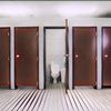 TERPECAHKAN! 5 Alasan Pintu Toilet Umum  Nggak Ketutup Sampai Bawah