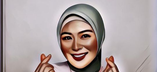 Simak Sederet Foto Ayana Moon Pose Finger Heart, Siap-Siap Langsung Jatuh Hati!