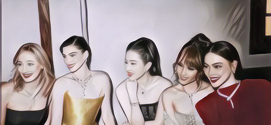 Cinta Laura Hadir di Red Carpet Bvlgari, Tangannya Dicium Anne Hathway