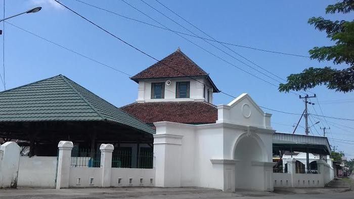 2. Masjid Tua Al Hilal Katangka, Kabupaten Gowa