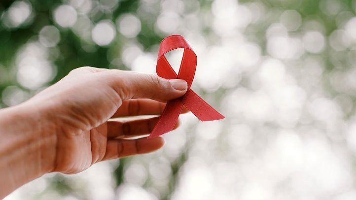 2. Nah, AIDS adalah kondisinya