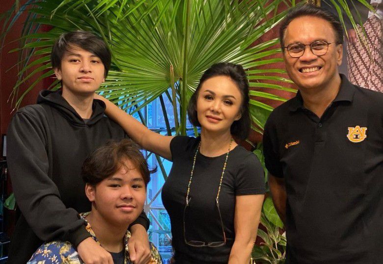 3. Yuni Shara dan Henry Siahaan