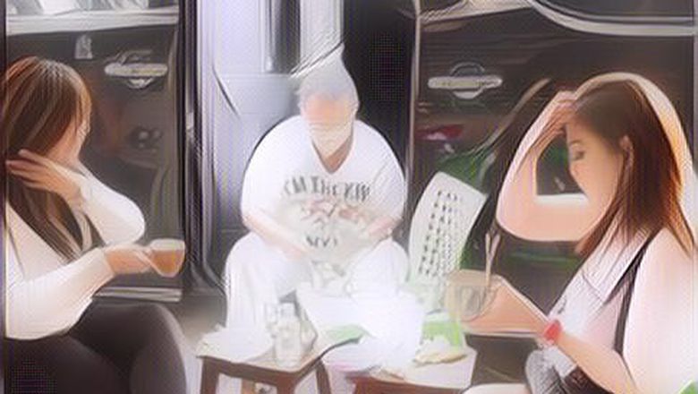 Ditemani Dua Cewek Cantik, Hotman Paris Berikan Tips Aman Makan di Pinggir Jalan