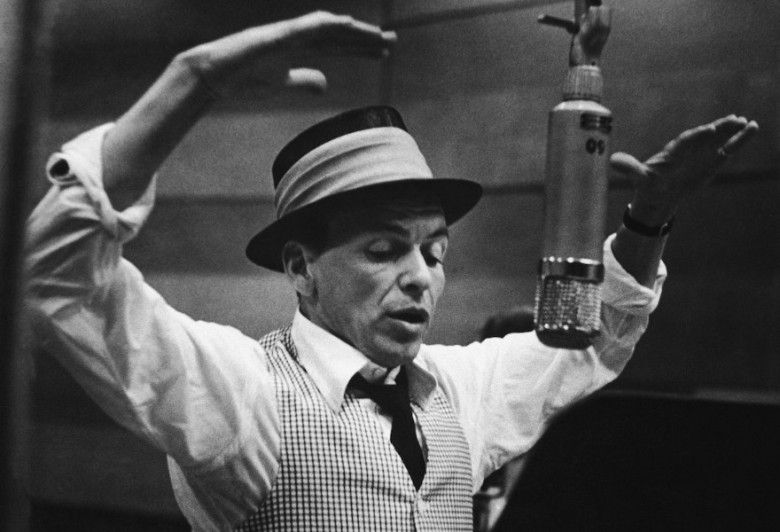 2. Frank Sinatra, dilarang masuk ke Meksiko