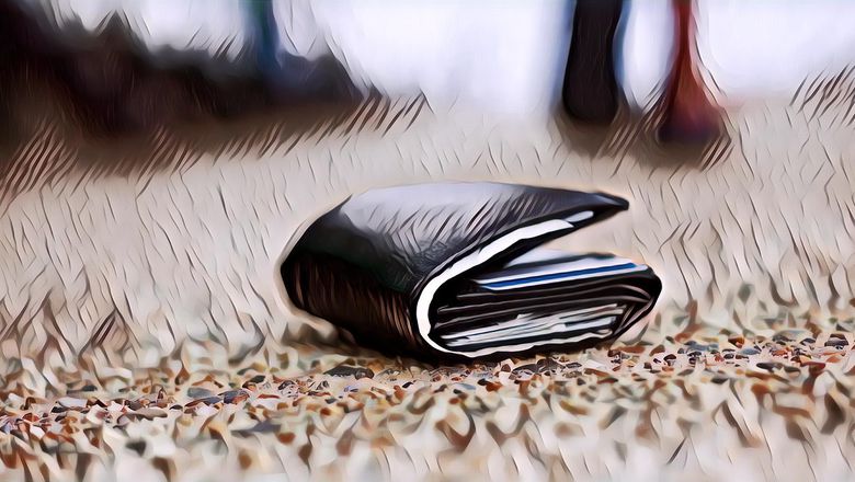 Temukan Cek Senilai 35 Miliar, Petugas Kebersihan Ini Langsung Kembalikan Dompet Tanpa Tergiur