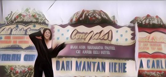 Tulisan Absurd di Karangan Bunga ini Lucunya Nggak Ketulungan