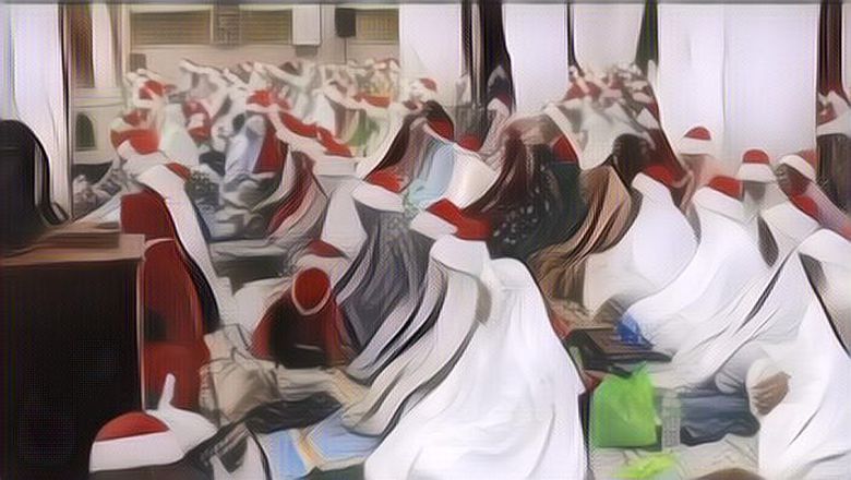 Viral Jemaah di Masjid Agung Ciamis Pakai Topi Seperti Santa