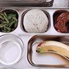 Bikin Haru, Seorang Bocah SD Sengaja Simpan Makan Siang Gratis Gegara Gak Punya Nasi di Rumah
