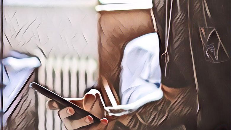 Tanda Pria Jatuh Cinta yang Bisa Kita Lihat dari Chat, Penting Nih