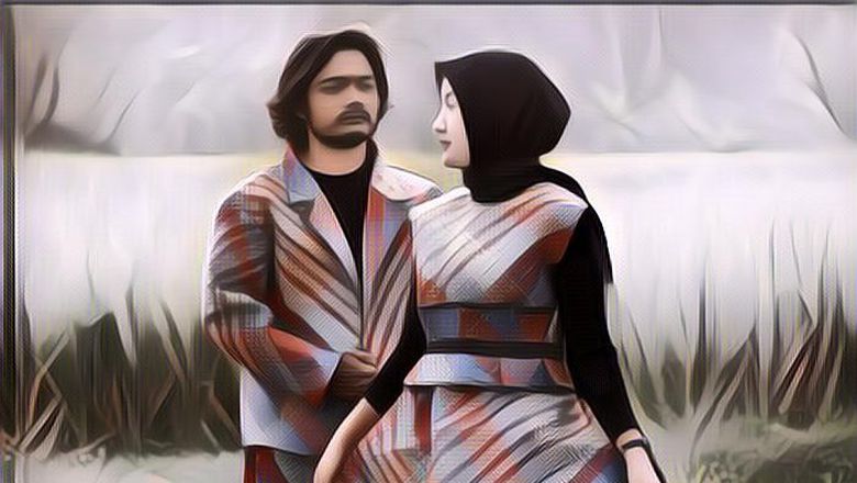 Kreatif Banget! Pasangan Ini Lakukan Foto Prewed Pakai Baju dari Tikar Jadul