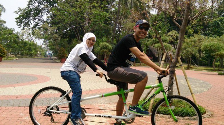 2. Piknik dan Naik Sepeda Tandem