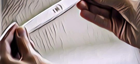 Aksi Kocak Seorang Pria yang Diberitahu Hasil Positif Kehamilan Kekasihnya, Malah Dikira Positif Covid-19