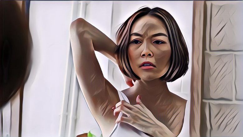 Sering Gak Pede Karena Ketiak Kamu Bau? Coba Atasi dengan Cara Ini Deh