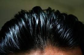 Kulit Kepala Berminyak dengan Ujung Kering