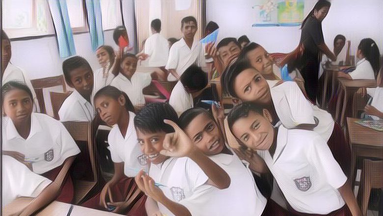 5 Meme Hal-Hal Unik yang Cuma Bisa Dilakuin Pas Sekolah Tatap Muka, Kangen Banget!