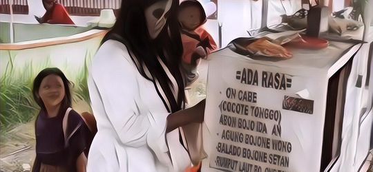 Pedagang Papeda di Pekalongan Jadi Sorotan Karena Pakai Baju Kuntilanak