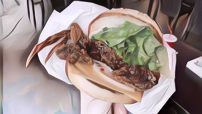 Unik Banget! Burger Di Restoran Ini Gak Pakai Isian Daging Tapi Kepiting Utuh, Segini Harganya!
