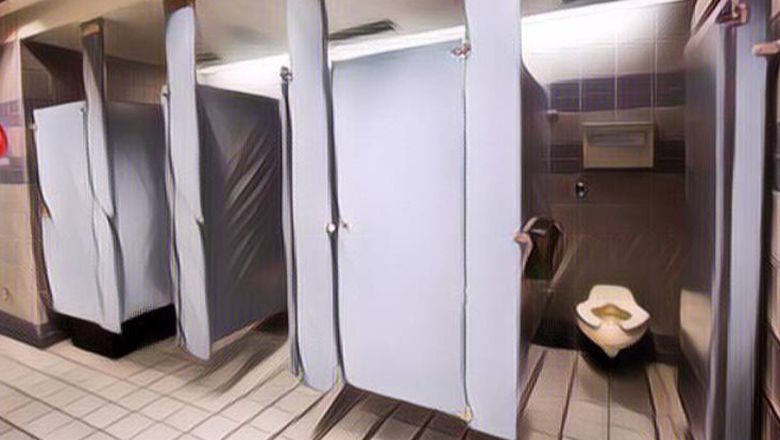 Merinding! Pengunjung Mal Ini Mendengar Suara Gaib di Toilet