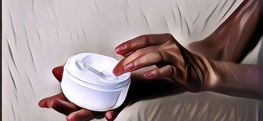 Gegara Pakai Skincare Kadaluwarsa, Wajah Wanita Ini Jadi Hancur Terbakar