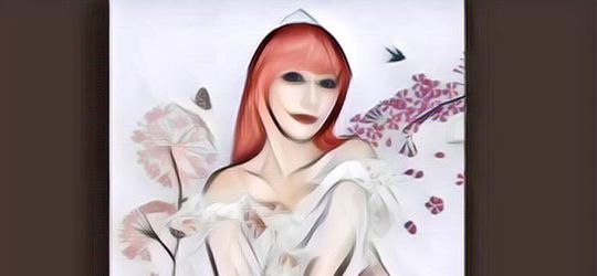 Keren! Wanita Ini Dapat Pujian Setelah Cosplay Pakai Gaun Daur Ulang Bungkus Indomie