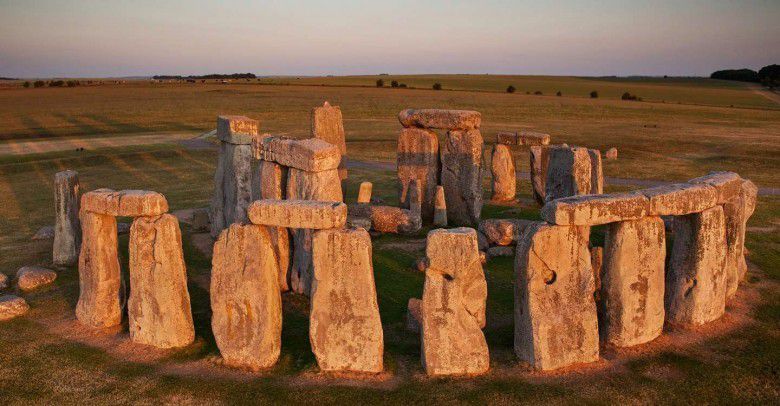 1. Stonehenge, Inggris