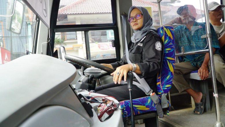 5. Pengemudi transportasi umum