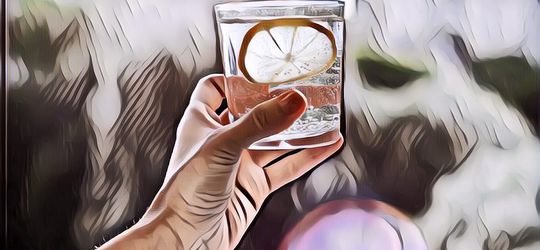 Minum Air Lemon Saat Bangun Tidur, Benarkah Membawa Manfaat?