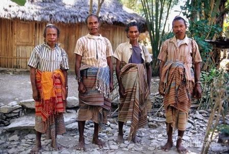 1. Suku Boti masih menganut kepercayaan animisme