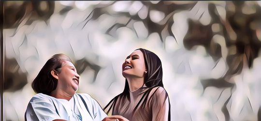 Viral Seorang Mertua Rela Sewa Derek Demi Antar Menantunya Naik ke Apartemen Pasca Lahiran