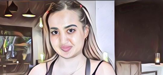 Setelah Bikin Kontroversi Makan Babi, Lina Mukherjee Bikin Video Makan Kodok Mentah: Emang Gak Bahaya?