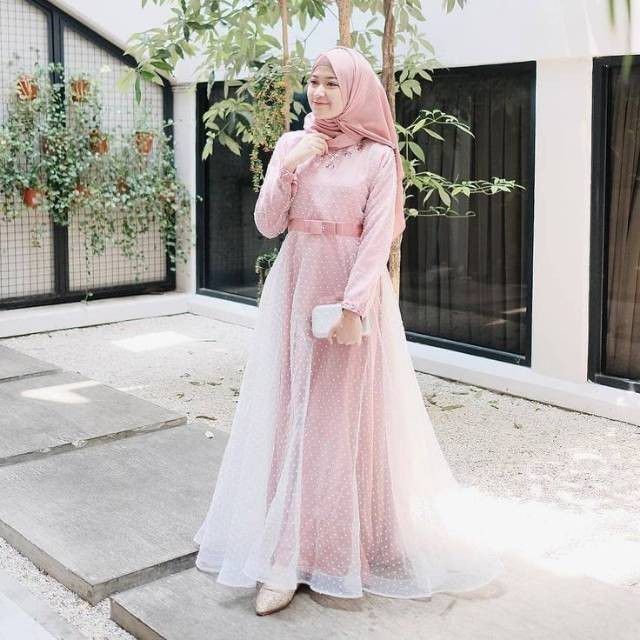 3. Baju Pesta dengan Bahan Organza