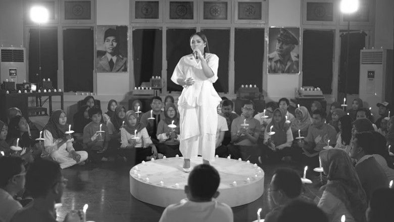 Lirik Lagu Mengheningkan Cipta Versi Gita Gutawa