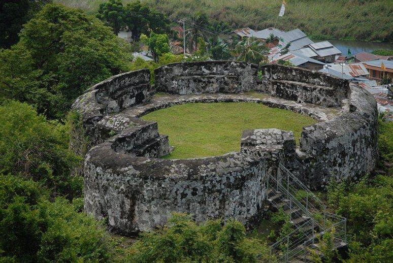 4. Terdapat Benteng Otanaha Gorontalo