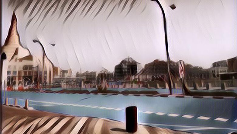 Jalan Raya di Negara Ini Berwarna Biru dan Putih Bukan Hitam, Ini Nih Alasannya