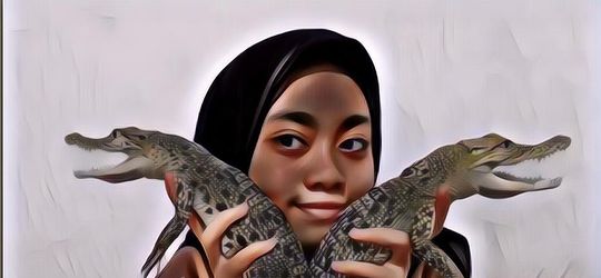 Foto Cewek Cantik Ini Mematahkan Mitos Kalau Ukhtie Takut Ama Buaya