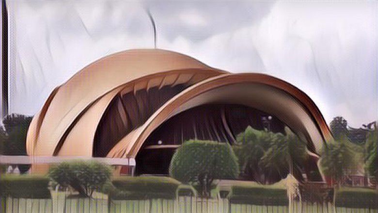 Foto Taman Mini Indonesia Indah Didalamnya Banyak Wahana Loh!