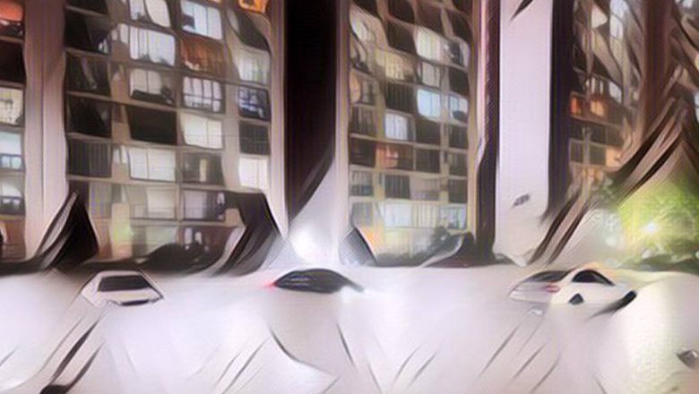 Ini Dia Sosok Pria yang Duduk Santai di Atas Mobil Saat Banjir di Korea