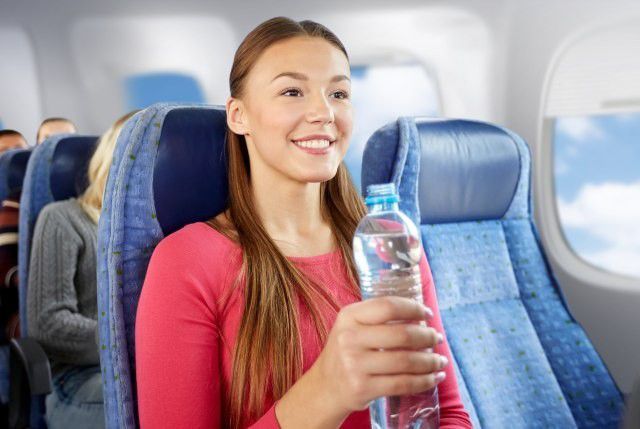 2. Gunakan Air Panas dan Lakukan Peregangan Otot