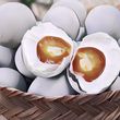 3 Cara Membuat Telur Asin Yang Mudah, Bisa Tanpa Pakai Abu Gosok Atau Batu Bata Loh, Dicoba Yuk!